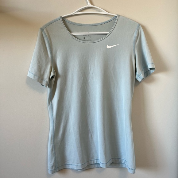 NIKE Dri-Fit workout tee! - Picture 1 of 6